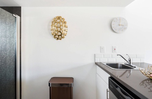 Encino House | Trendy Mini Loft Guest House with Ocean View & Pool