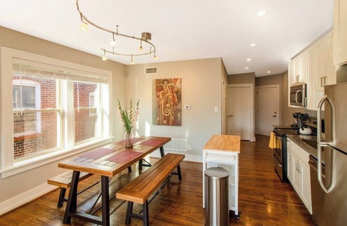 St. Louis Apartment | Pet-Friendly Minimalist Haven with Spa and Modern Amenities