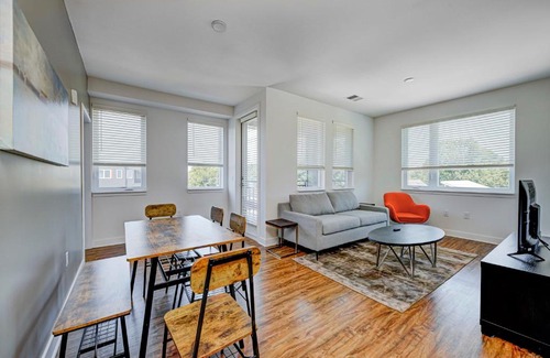 Fountain Square Apartment | Modern 2-Bedroom Apartment by Stay Gia - Guest Rated 9/10