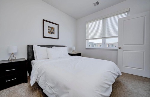 Fountain Square Apartment | Modern 2-Bedroom Apartment by Stay Gia - Guest Rated 9/10