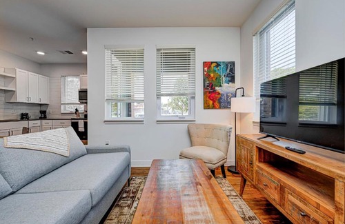 Fountain Square Apartment | Stylish 2BR & 2BA Apartment - Perfect for Families