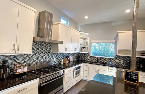 St. Johns Condo | Chic Modern 3-bedroom Condo in Central Austin