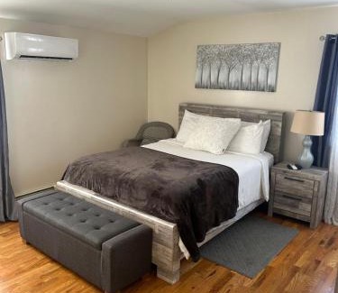 South Jamaica House | Modern Retreat Just 5 Minutes from JFK Airport