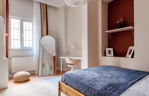 Tophane Apartment | Chic, Modern Flat w Balcony 5 min to Taksim