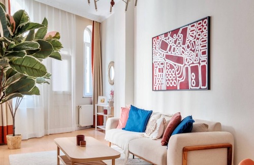 Tophane Apartment | Chic, Modern Flat w Balcony 5 min to Taksim