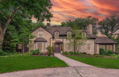Rockford House | Chic Modern Glam -The Rock Royale