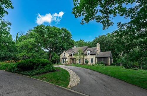 Rockford House | Chic Modern Glam -The Rock Royale
