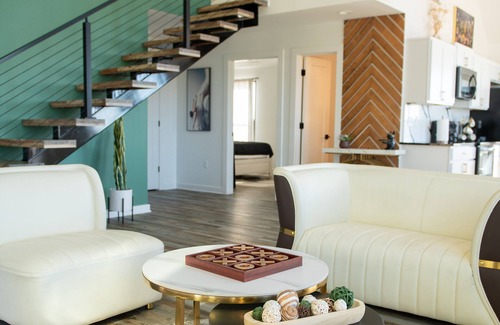 Conway House | Stylish Retreat in the Woods with Lake View & Spa