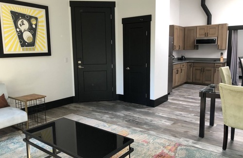 Olympia Apartment | Modern Downtown Apartment with Spa & Pet-Friendly Perks