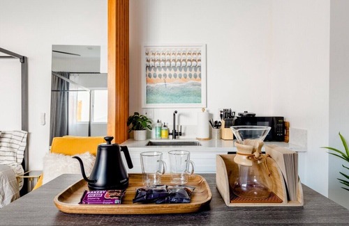 Ladera Heights Apartment | Stylish Studio with Kitchen and Patio Near LAX Beach