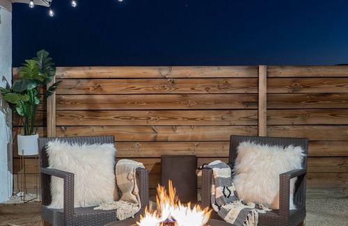 Desert Hot Springs House | Stylish Airstream with Soaking Tub & Pet-Friendly Amenities
