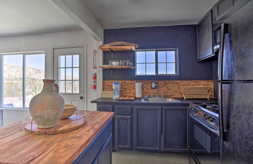 Morongo Valley House | Stylish Morongo Valley Haven with Mountain Views & Spa