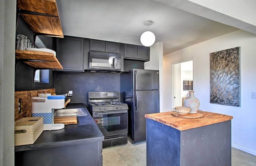 Morongo Valley House | Stylish Morongo Valley Haven with Mountain Views & Spa