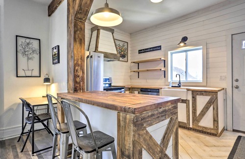 Forest Hill Apartment | Stylish Newark Escape with Balcony & Spa, Just 14 Mi to NYC
