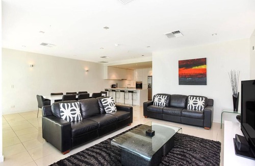 Victor Harbor Apartment | Stylish Penthouse Apartment with Oceanfront Views & Pool