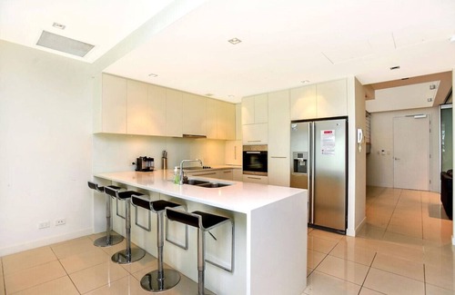 Victor Harbor Apartment | Stylish Penthouse Apartment with Oceanfront Views & Pool