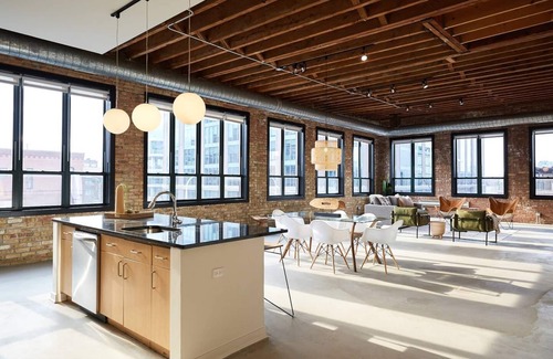 West Loop Apartment | Stylish 3BR Penthouse Loft in Fulton Market - Top Rated Stay