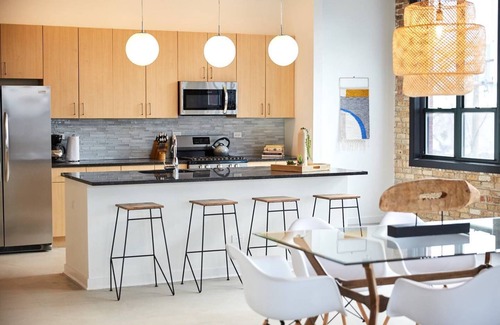 West Loop Apartment | Stylish 3BR Penthouse Loft in Fulton Market - Top Rated Stay