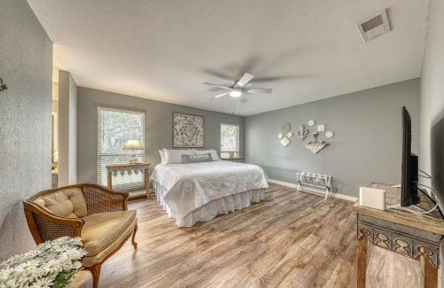North San Antonio - SAT House | Stylish Poolside Retreat with Family & Pet-Friendly Amenities