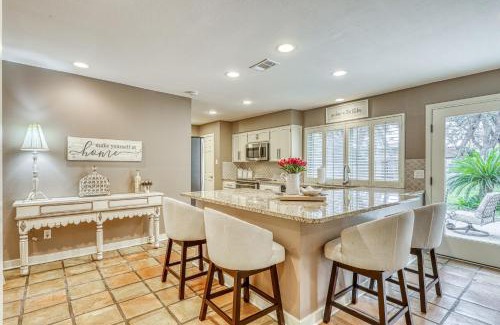 North San Antonio - SAT House | Stylish Poolside Retreat with Family & Pet-Friendly Amenities