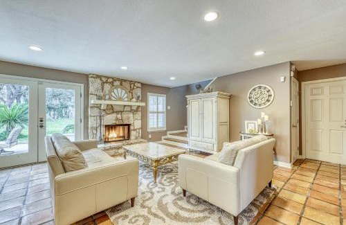 North San Antonio - SAT House | Stylish Poolside Retreat with Family & Pet-Friendly Amenities