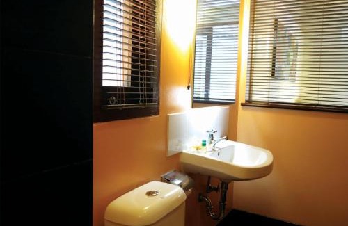 Ragunan Hotel | Stylish Chic Quarter: Poolside Retreat with Breakfast