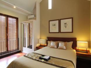 Ragunan Hotel | Stylish Chic Quarter: Poolside Retreat with Breakfast