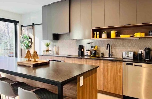 Orford Apartment | Stylish Retreat with Spa and Pool in Orford, Guest Rated 9.4