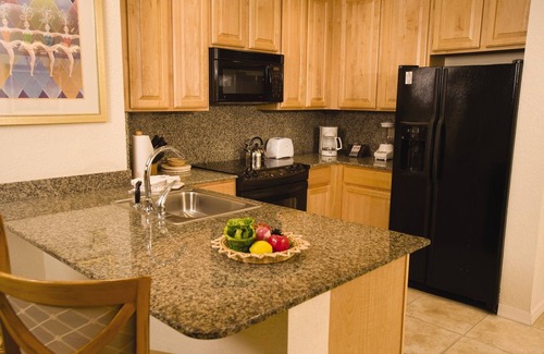 Survey Creek Resort | Chic resort in fabulous Pompano Beach with fitness room, WiFi @ Palm-Aire