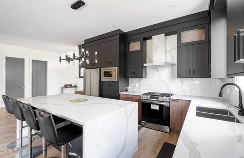 Agassiz House | Chic Retreat in Agassiz