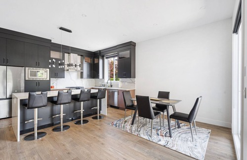 Agassiz House | Chic Retreat in Agassiz