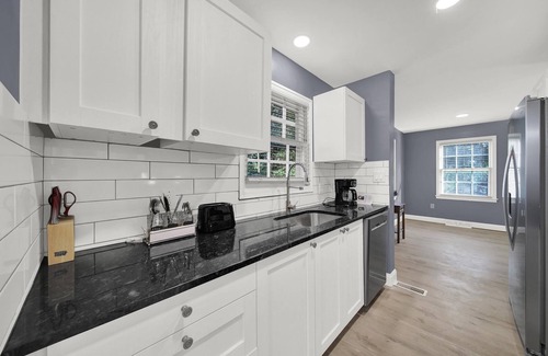 Marlwood Acre House | Trendy 3-Bedroom Retreat in Charlotte for Families