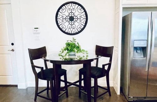 McKinney House | CHIC RETREAT-MODERN TOWNHOUSE IN MCKINNEY SLEEPS 8