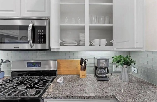 McKinney House | CHIC RETREAT-MODERN TOWNHOUSE IN MCKINNEY SLEEPS 8