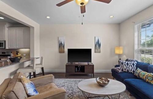 McKinney House | CHIC RETREAT-MODERN TOWNHOUSE IN MCKINNEY SLEEPS 8