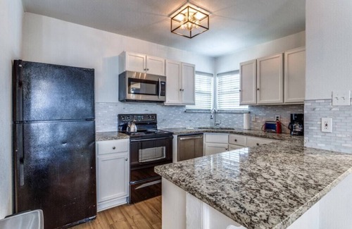Original Town House | Relaxing Getaway at Chic Retreat Old Downtown