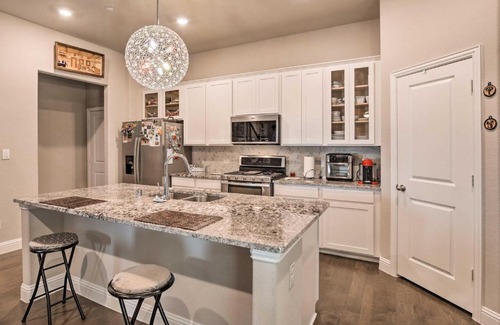 Rowlett House | Stylish Rowlett Retreat - Scenic Views Steps from Lake