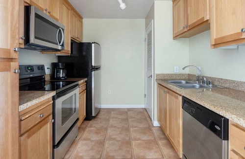 San Bruno Apartment | Stylish San Bruno 1BR with Pool, Spa & Theater Near BART
