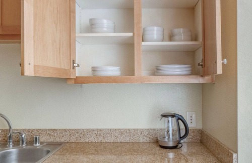 San Bruno Apartment | Stylish San Bruno 1BR with Pool, Spa & Theater Near BART