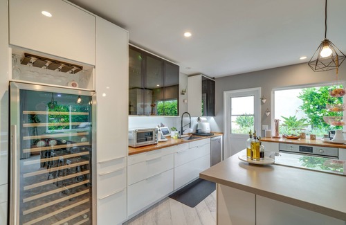 Oak Park Condo | Trendy Santa Barbara Getaway with Oceanfront Pool and Patio