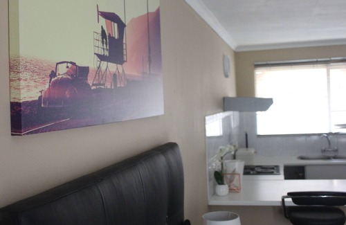 Greater Johannesburg Metropolitan Area Cottage | Tranquil 1-Bed Haven with Pool & Spa in Roodepoort