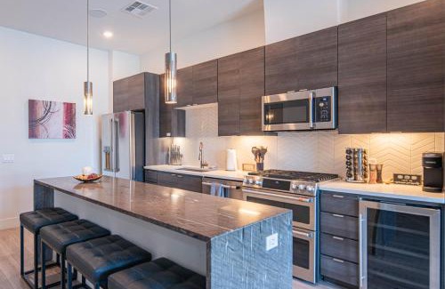 North Scottsdale Apartment | Private Rooftop Terrace in Shopping District - 4-Star Escape