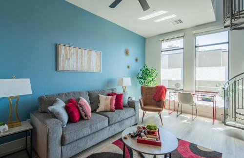 North Scottsdale Apartment | Private Rooftop Terrace in Shopping District - 4-Star Escape