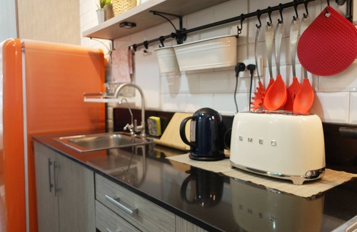 Barangay 76 Apartment | Stylish Shell Residences Condo Suite with MOA Views