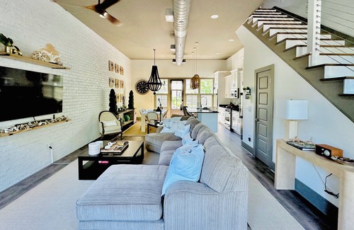 Murrells Inlet House | Stylish Townhouse Steps from The MarshWalk with Family-Friendly Amenities