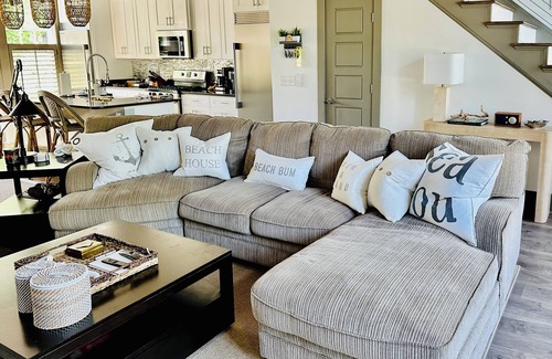 Murrells Inlet House | Stylish Townhouse Steps from The MarshWalk with Family-Friendly Amenities