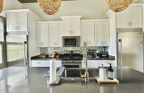 Murrells Inlet House | Stylish Townhouse Steps from The MarshWalk with Family-Friendly Amenities
