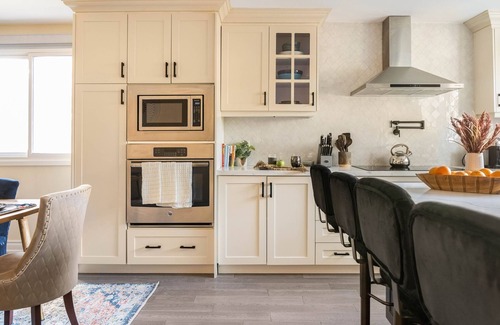 Newmarket House | Stylish Home near Yonge St with Pool and Spa Amenities