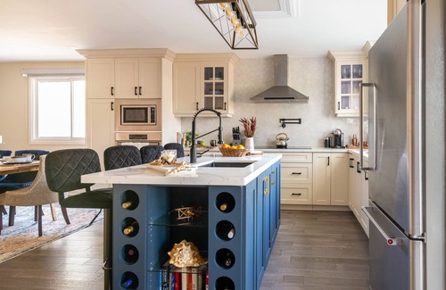 Newmarket House | Stylish Home near Yonge St with Pool and Spa Amenities
