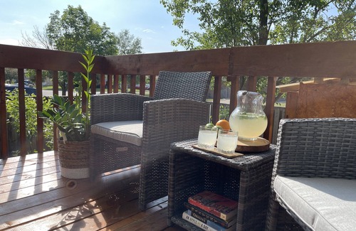 Newmarket House | Stylish Home near Yonge St with Pool and Spa Amenities